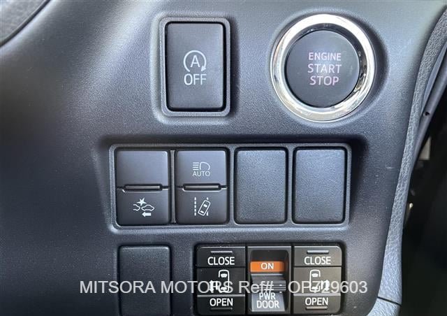 
								2020 TOYOTA VOXY full									