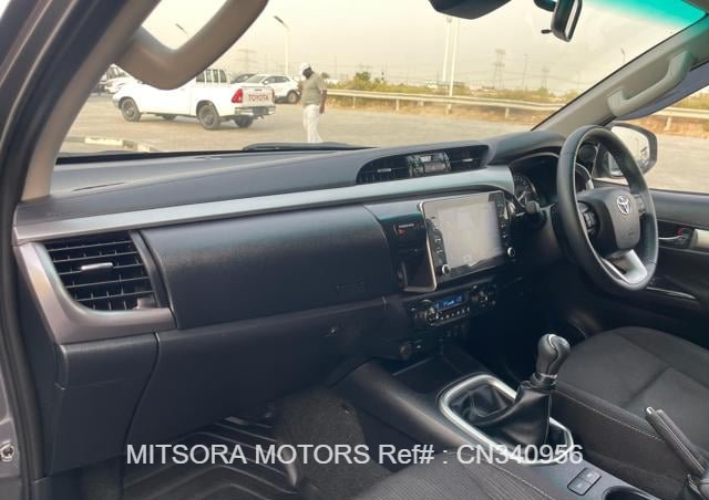 
								2024 TOYOTA HILUX DUAL CABIN PICKUP full									