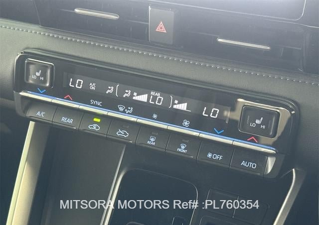 
								2025 TOYOTA VOXY full									