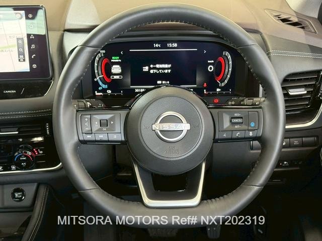 
								NISSAN X-TRAIL G E-4ORCE Grey full									