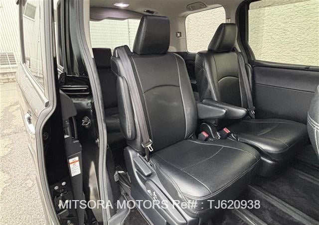 
								2015 TOYOTA VOXY full									