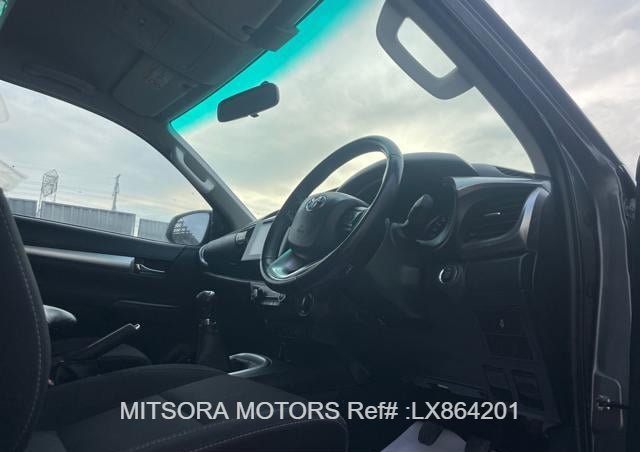 
								2018 TOYOTA HILUX TRUNK COVER full									