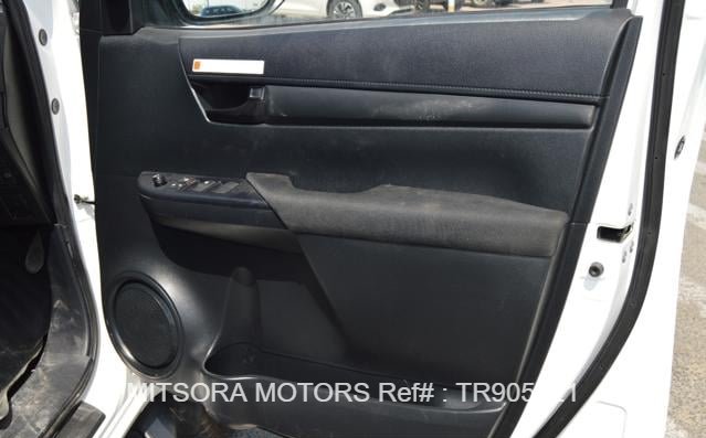 
								2023 TOYOTA HILUX SR5 full									