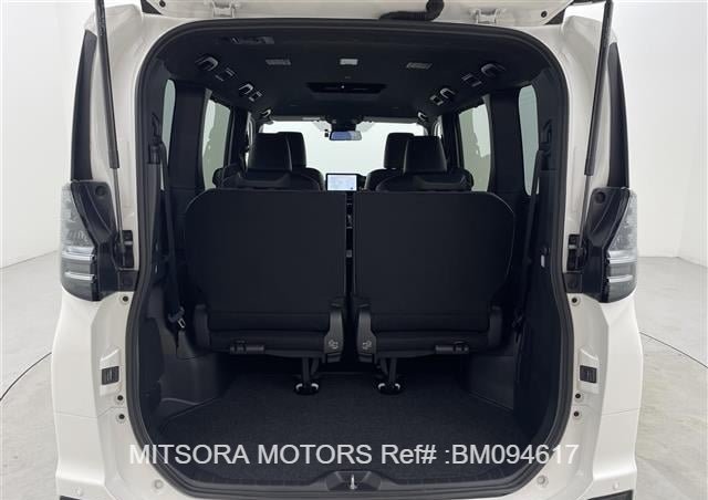 
								2024 TOYOTA VOXY PEARL full									