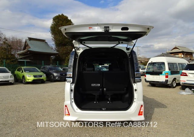 
								2017 TOYOTA VOXY ZS full									