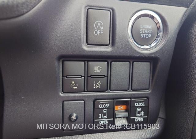 
								2018 TOYOTA NOAH SI full									