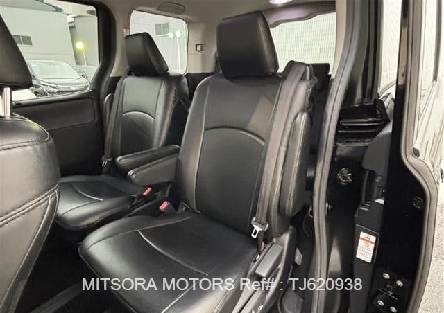 
								2015 TOYOTA VOXY full									