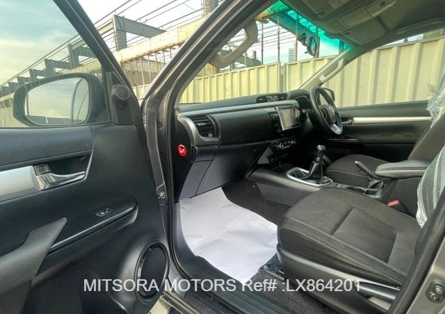 
								2018 TOYOTA HILUX TRUNK COVER full									