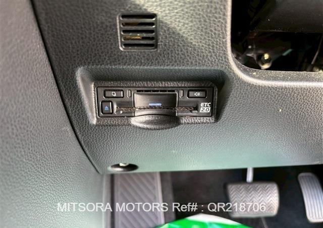 
								2023 TOYOTA VOXY PEARL full									