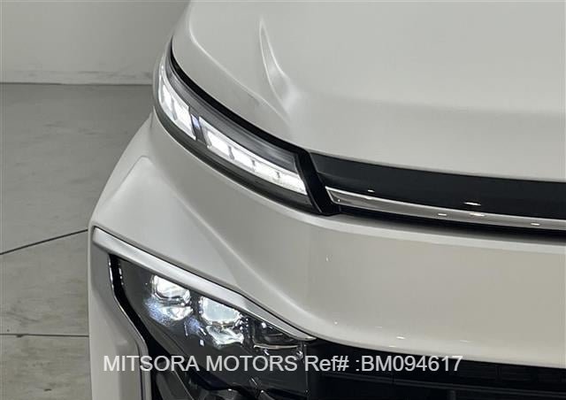 
								2024 TOYOTA VOXY PEARL full									