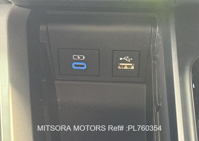 
								2025 TOYOTA VOXY full									