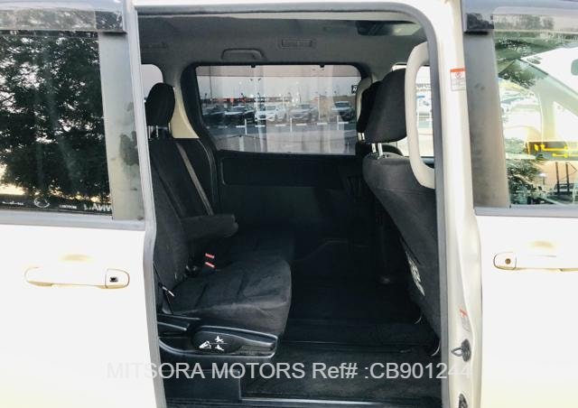
								2015 TOYOTA NOAH G full									