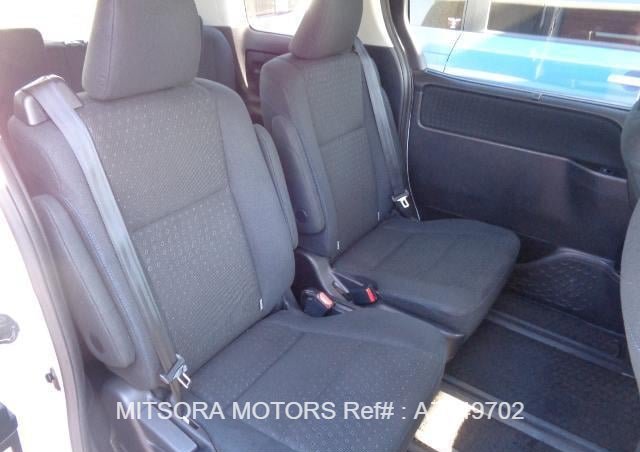 
								2015 TOYOTA VOXY full									