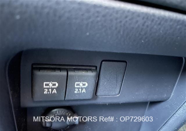 
								2020 TOYOTA VOXY full									