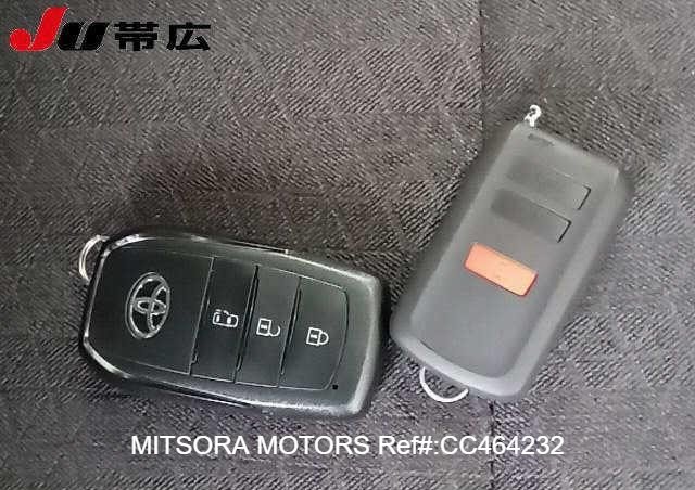 
								2023 TOYOTA VOXY 4WDS-G full									