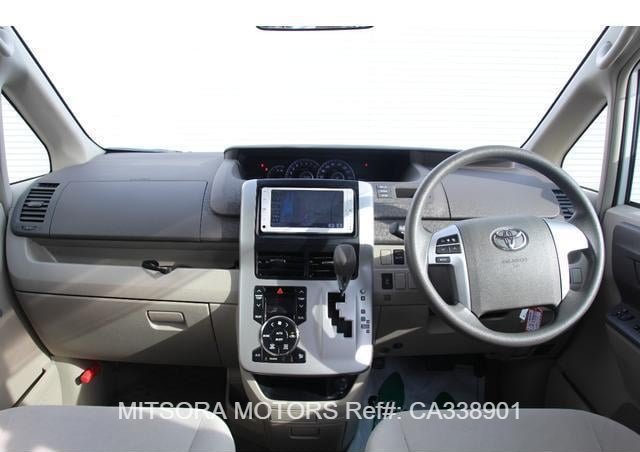 2013 TOYOTA NOAH