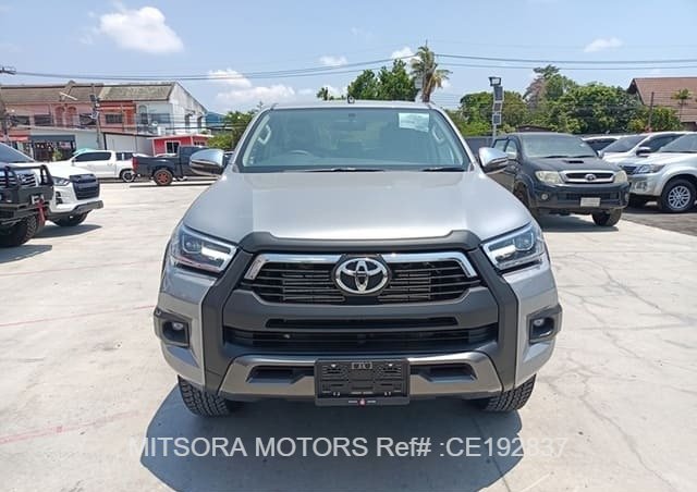 2023 TOYOTA HILUX 2.4