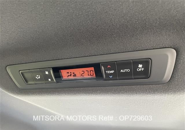 
								2020 TOYOTA VOXY full									