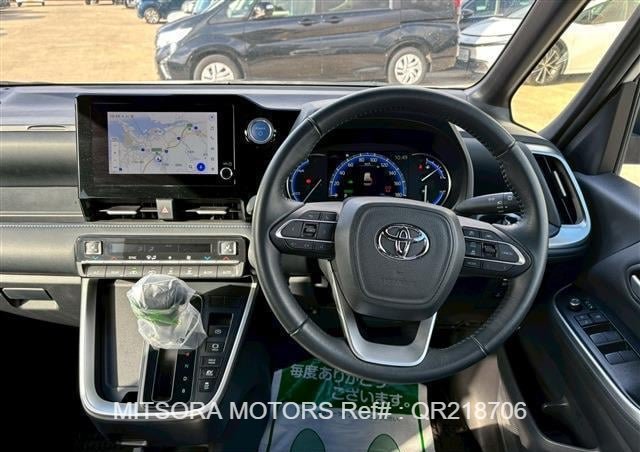 
								2023 TOYOTA VOXY PEARL full									