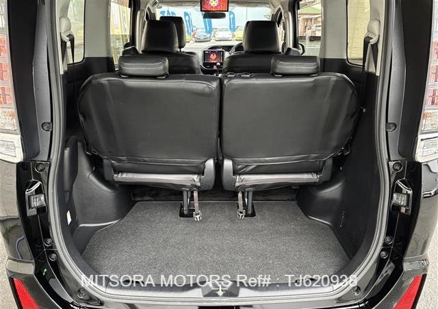 
								2015 TOYOTA VOXY full									