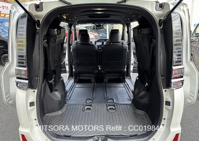 
								2021 TOYOTA VOXY ZS KIRAMEKI 3 full									