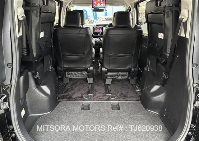
								2015 TOYOTA VOXY full									