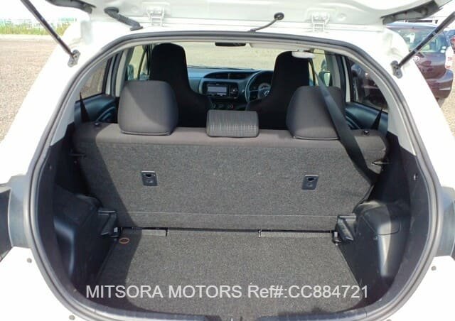 
								2017 TOYOTA VITZ F full									