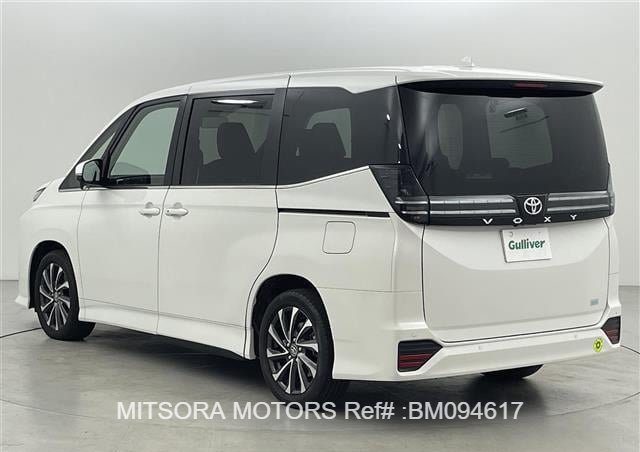 
								2024 TOYOTA VOXY PEARL full									