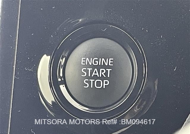 
								2024 TOYOTA VOXY PEARL full									