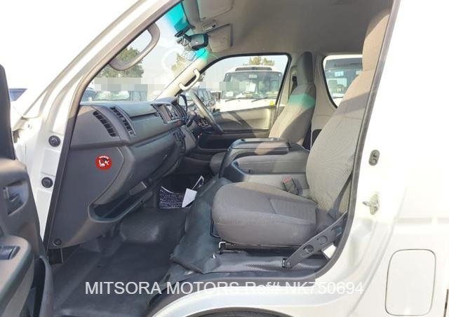
								2015 TOYOTA HIACE COMMUTER full									