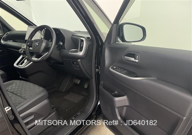 
								2023 TOYOTA VOXY BLACK full									