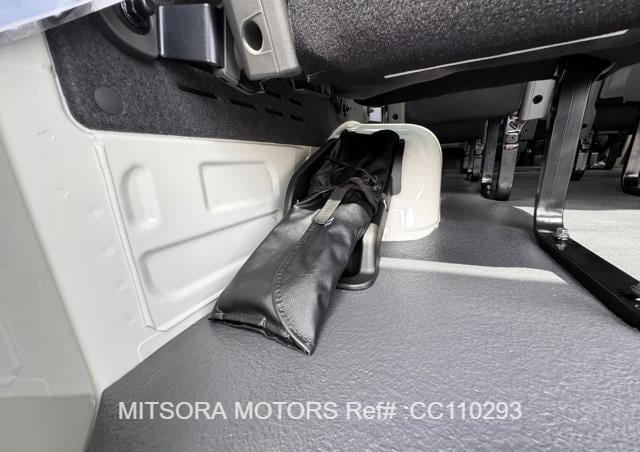 
								2025 TOYOTA HIACE COMMUTER full									