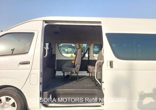 
								2015 TOYOTA HIACE COMMUTER full									