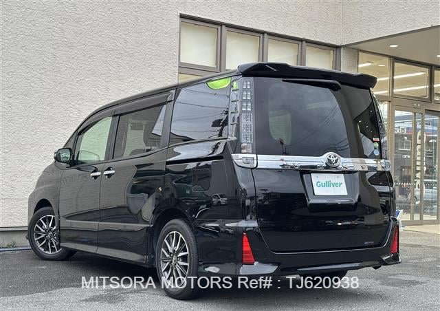 
								2015 TOYOTA VOXY full									