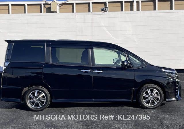 
								2019 TOYOTA VOXY ZS2 full									