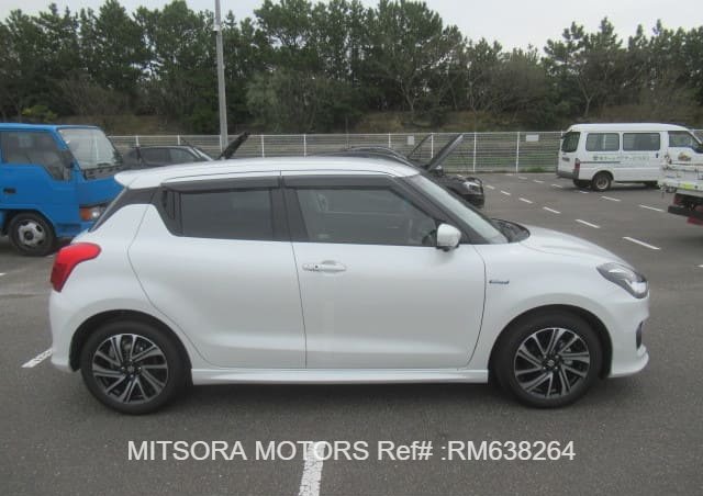 
								2023 TOYOTA VOXY 4WDS-G full									