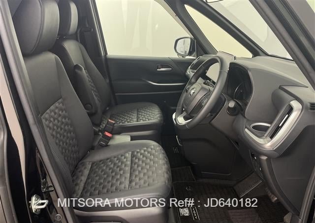 
								2023 TOYOTA VOXY BLACK full									