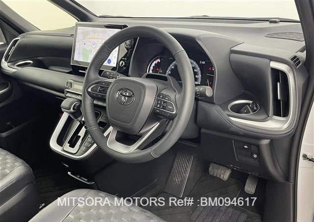 
								2024 TOYOTA VOXY PEARL full									