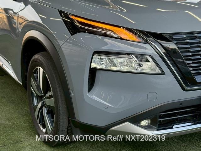 
								NISSAN X-TRAIL G E-4ORCE Grey full									