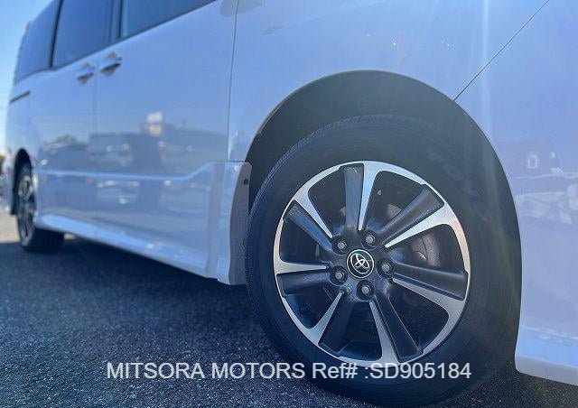 
								2019 TOYOTA VOXY ZS full									