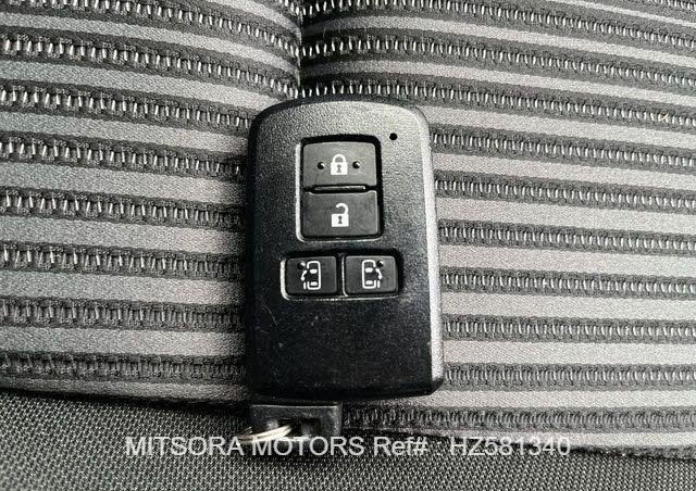 
								2020 TOYOTA VOXY ZS2 full									