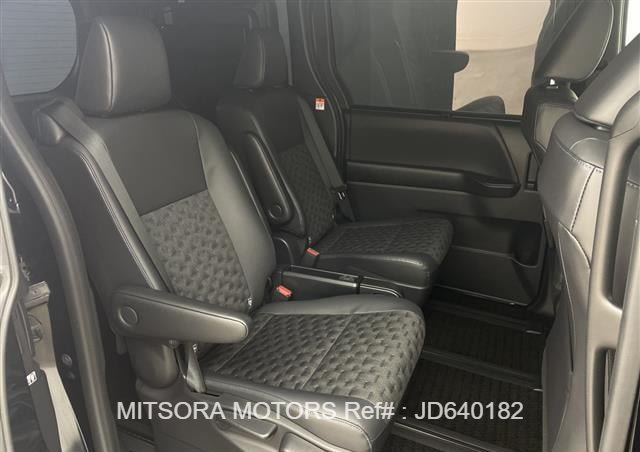 
								2023 TOYOTA VOXY BLACK full									
