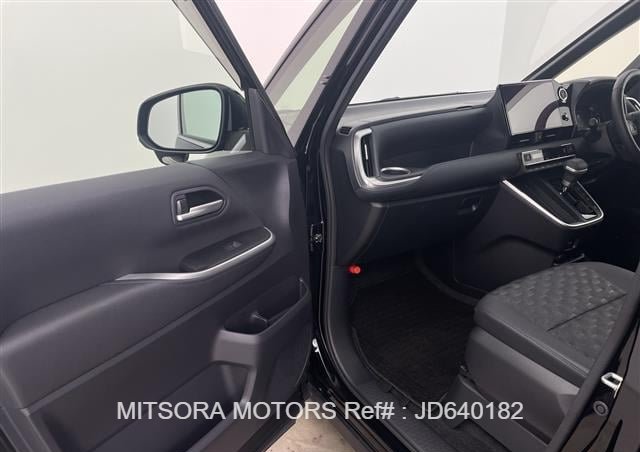 
								2023 TOYOTA VOXY BLACK full									