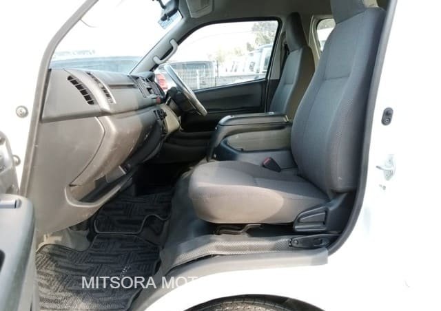 
								2018 TOYOTA HIACE COMMUTER full									