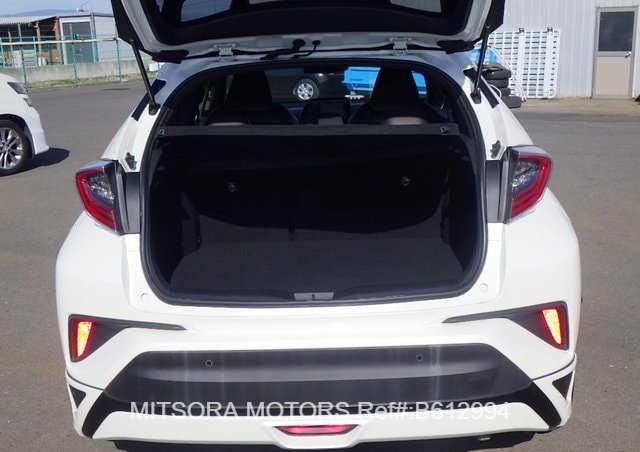 
								2018 TOYOTA C-HR HYBRID G LED EDITION full									