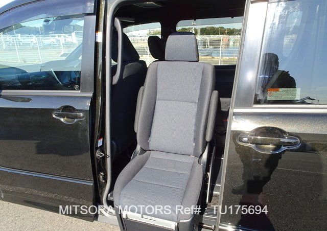 
								2021 TOYOTA VOXY ZS full									