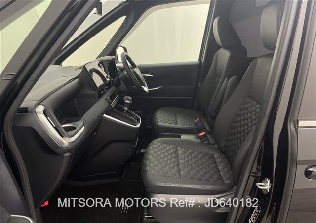 
								2023 TOYOTA VOXY BLACK full									