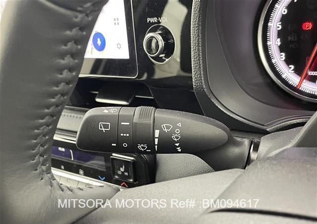 
								2024 TOYOTA VOXY PEARL full									