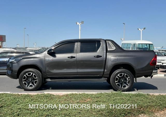 2022 TOYOTA HILUX