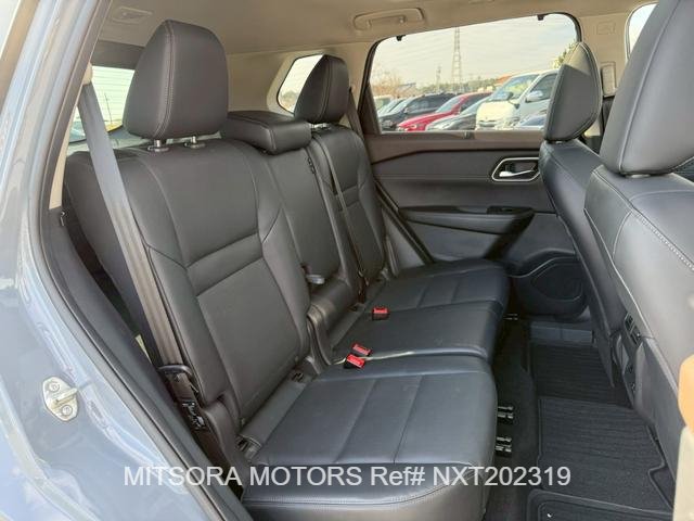 
								NISSAN X-TRAIL G E-4ORCE Grey full									